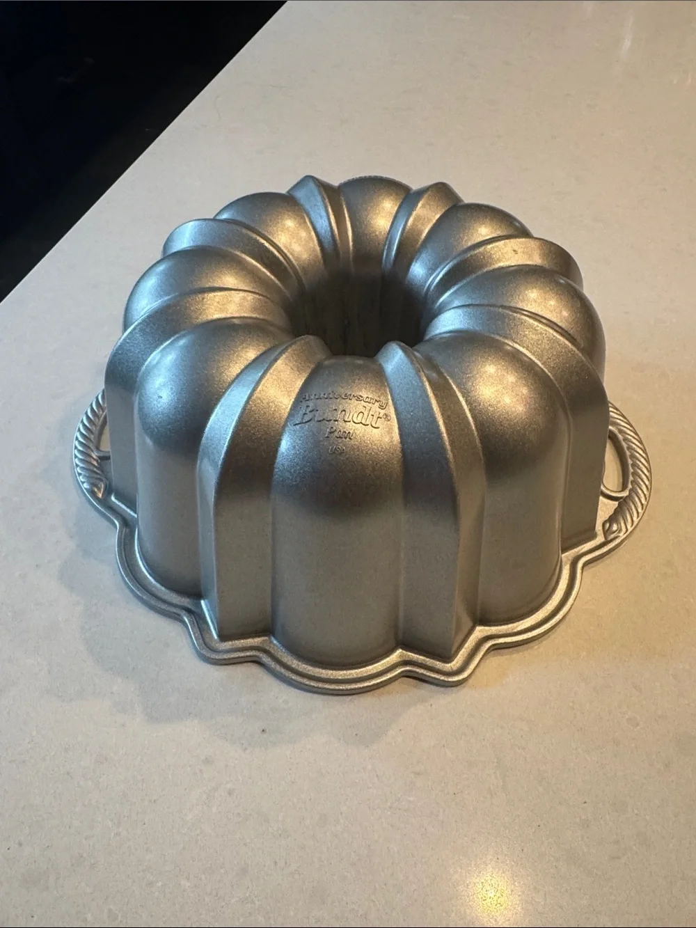 Nordic Ware anniversary Gold champagne Tone Fluted Bundt Pan Carrying Handles